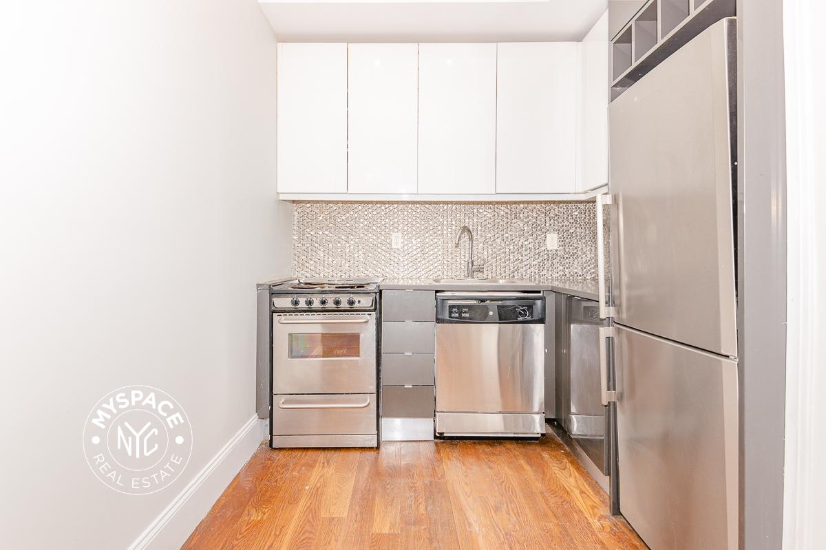 16-25 Putnam Ave Unit 2E photo 2