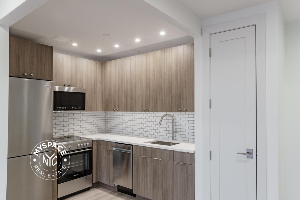 251 Front St Unit 2E